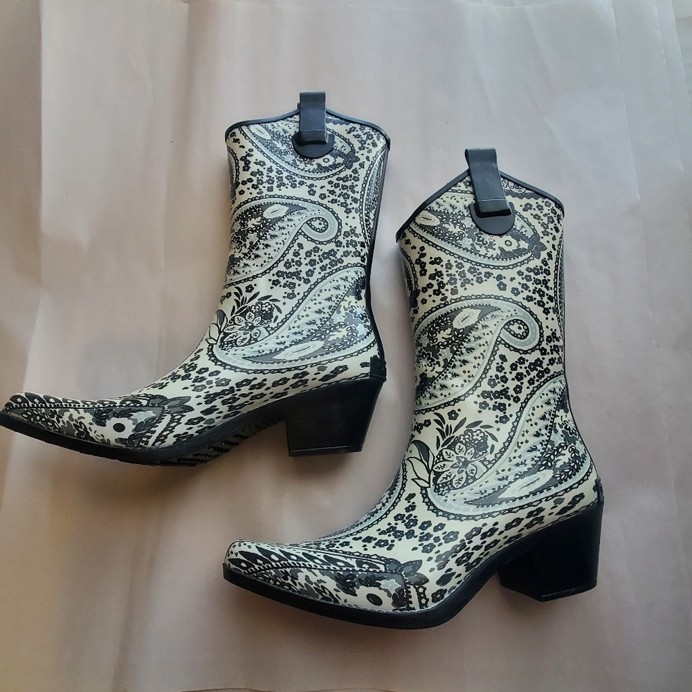 Corkys Sz 8 Y2K creme Floral Paisley Western Pointed Toe Rubber Cowboy Boot. - Picture 2 of 9